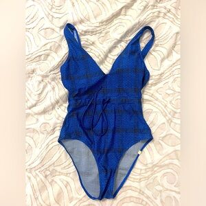 Summersalt backflip one piece swimsuit size 4